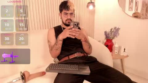 Alfred - INDEPENDIENT MODEL online show from June 15, 6:16 am