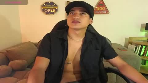 ken_blaker online show from June 1, 11:27 pm