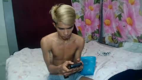 ken_minjun online show from August 3, 12:55 pm