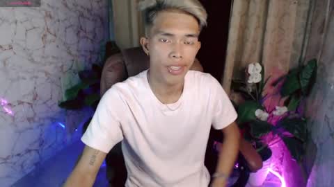 ken_minjun online show from June 13, 11:08 am