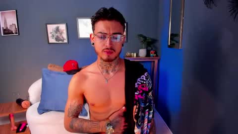 keneth_collins online show from May 28, 12:36 pm