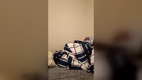 kevinchonflores6714 online show from June 25, 7:02 am