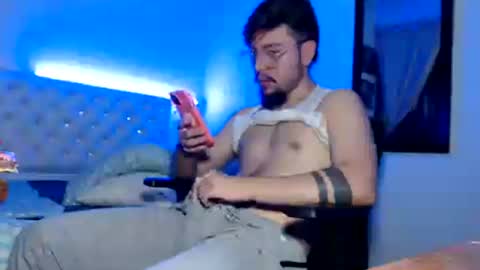 kevinsantiag0 online show from August 9, 12:51 am