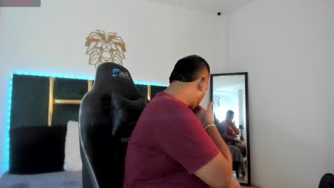kingg_jay online show from May 20, 11:50 am