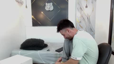 KING  online show from May 2, 4:04 am