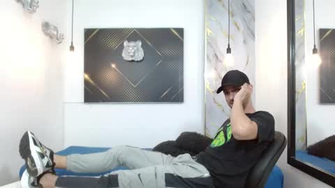 KING  online show from May 1, 3:54 am