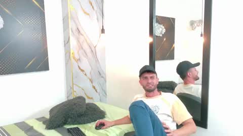 KING  online show from May 12, 4:43 am