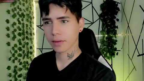kiss_whitee online show from August 5, 12:48 am