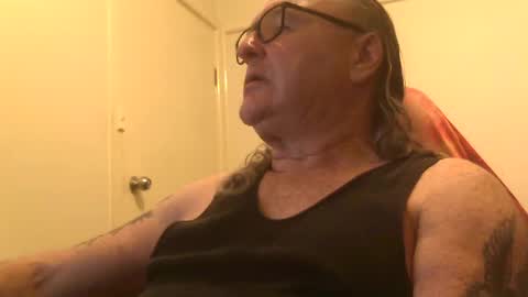 knobout online show from August 3, 10:10 am