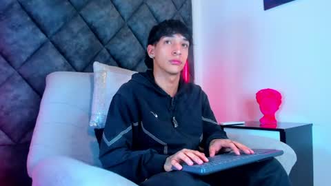 Kroy Wave  Muscle Tattoos Latino online show from July 31, 3:50 am