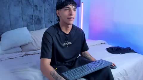 Kroy Wave  Muscle Tattoos Latino online show from July 16, 10:33 am