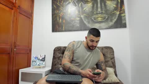 kylenorth_ online show from August 1, 2:49 pm