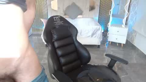 kyler_tay online show from August 1, 12:37 pm