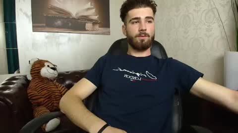 KyloEast online show from June 14, 4:25 am