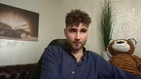 KyloEast online show from April 28, 4:39 am