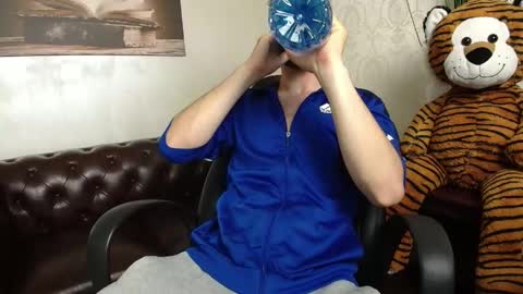 KyloEast online show from June 3, 4:03 am