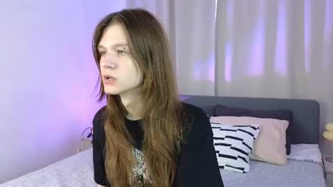 l1l2th online show from July 18, 2:44 pm