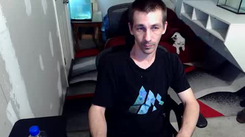 l1v1nth3dr3am online show from May 5, 3:19 am
