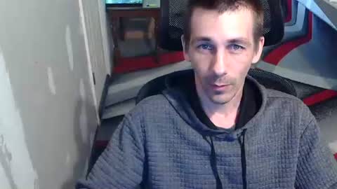 l1v1nth3dr3am online show from May 4, 2:02 am