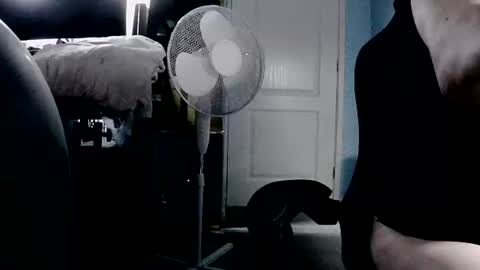 latexchris77 online show from May 7, 3:06 am