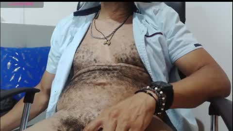 latinmartin254 online show from June 5, 1:43 am