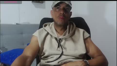 latinmartin254 online show from May 24, 2:39 am