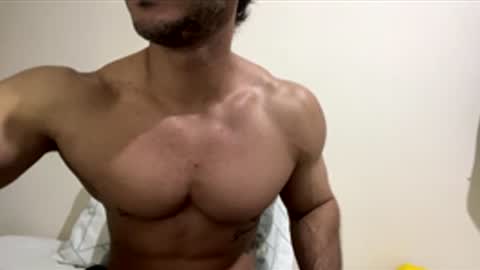 latino_rodri online show from April 20, 1:13 pm