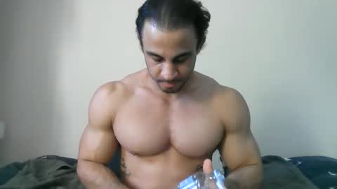 latino_rodri online show from May 22, 8:08 am