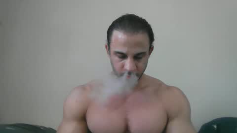 latino_rodri online show from May 23, 1:27 pm