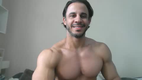 latino_rodri online show from May 16, 10:36 am