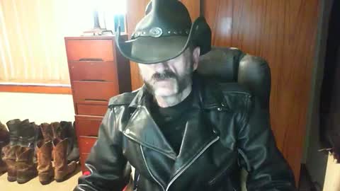 leathergreaser online show from May 9, 6:58 am