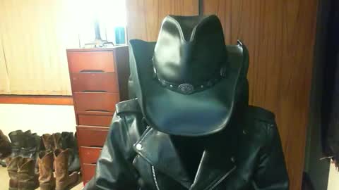 leathergreaser online show from May 10, 2:07 pm