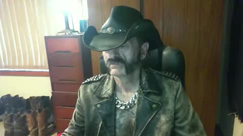 leathergreaser online show from May 14, 9:35 pm