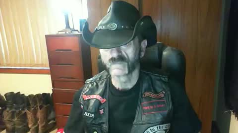 leathergreaser online show from May 11, 9:12 pm