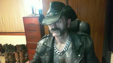 leathergreaser online show from May 18, 7:36 am
