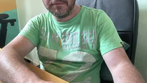lee_8891 online show from July 28, 11:39 am