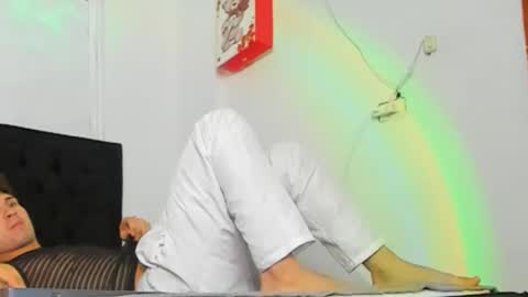 leo183877 online show from May 2, 5:21 am