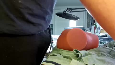 leo1982xxx online show from December 18, 8:25 pm