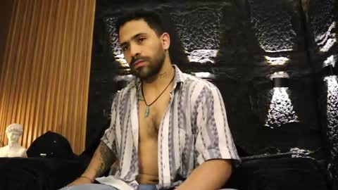 Leo  Diaz online show from May 4, 10:00 pm