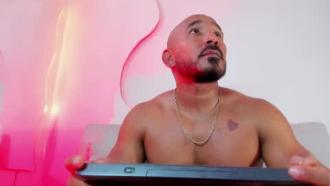 leo  online show from July 28, 6:20 pm