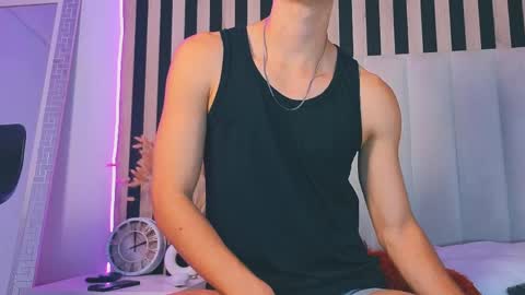 leotease online show from April 25, 7:11 pm