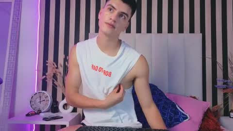 leotease online show from April 29, 7:20 pm
