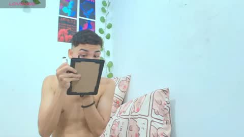 liam_honey18 online show from July 9, 12:09 pm