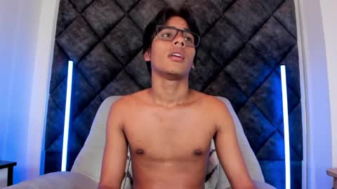 Liam twink big dick online show from June 1, 6:19 pm