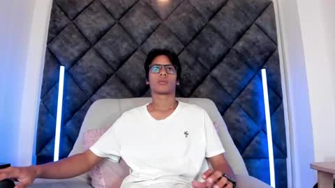 Liam twink big dick online show from May 31, 11:22 am
