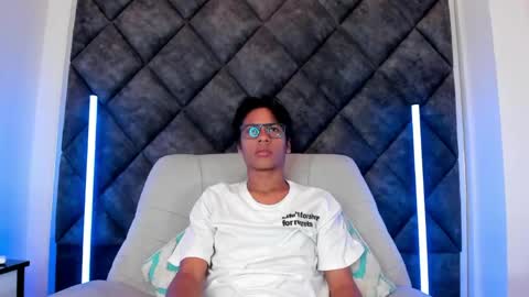 Liam twink big dick online show from May 23, 11:48 am