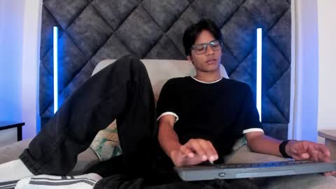 Liam twink big dick online show from May 26, 12:01 pm