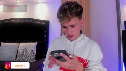 liam online show from April 30, 4:52 am