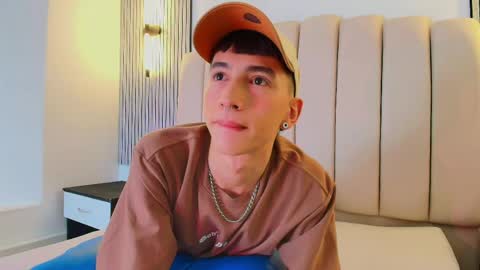 lian_cameron online show from May 8, 4:24 am