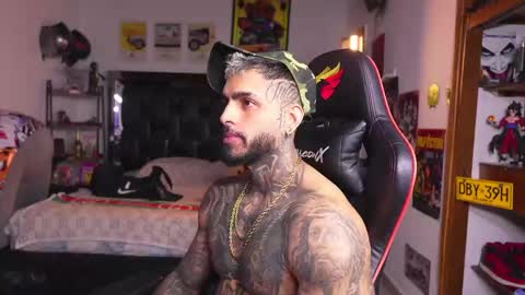logan_hugh8 online show from June 7, 1:23 am